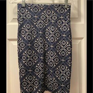 Lularoe navy blue/cream geometric shape skirt, sz xs
